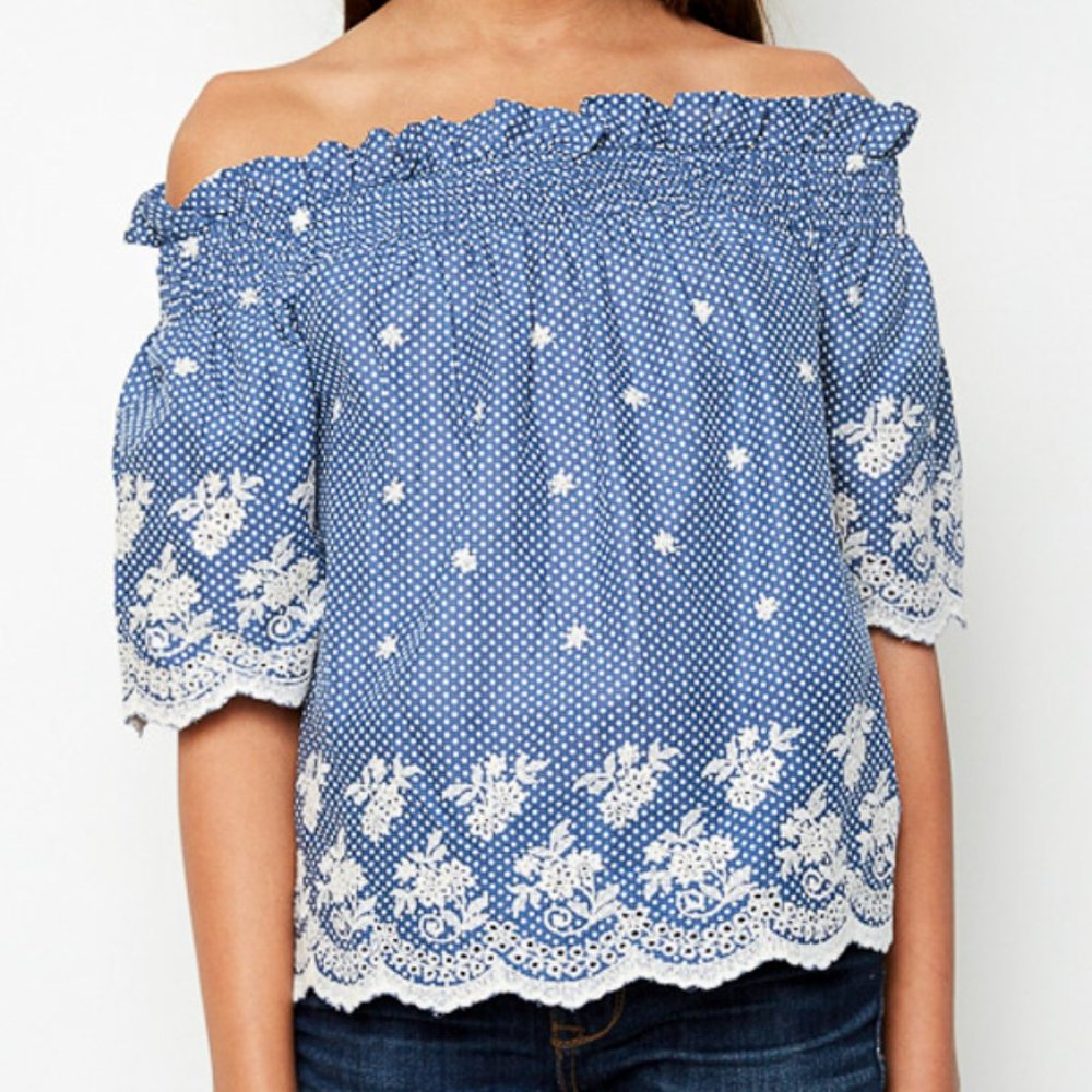 Beautiful off the shoulder poplin top w/embroidery